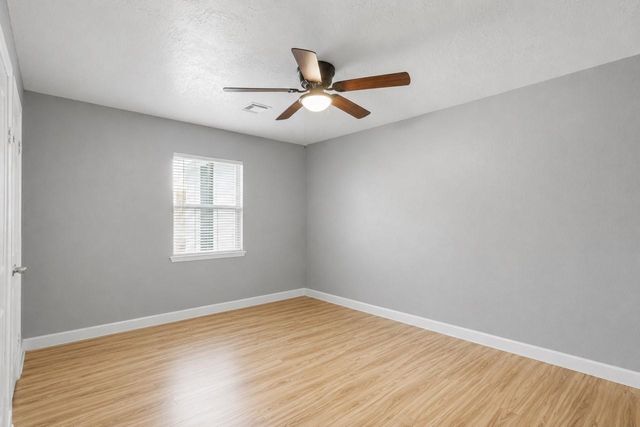 515 Riggs Street, Baytown, TX 77520