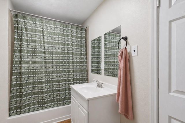 515 Riggs Street, Baytown, TX 77520