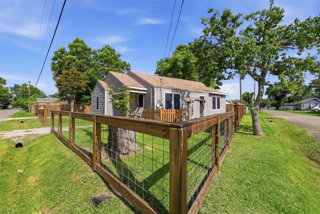 515 Riggs Street, Baytown, TX 77520