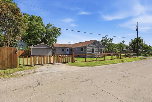515 Riggs Street, Baytown, TX 77520