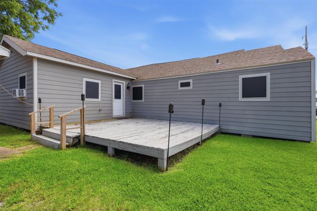 515 Riggs Street, Baytown, TX 77520
