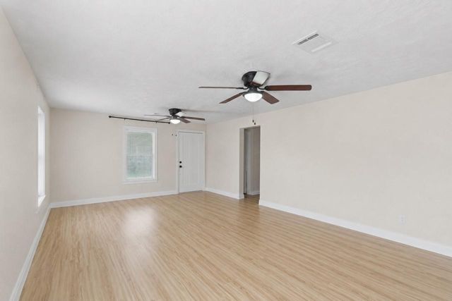 515 Riggs Street, Baytown, TX 77520