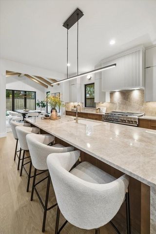 1212 Candlelight Lane, Houston, TX 77018