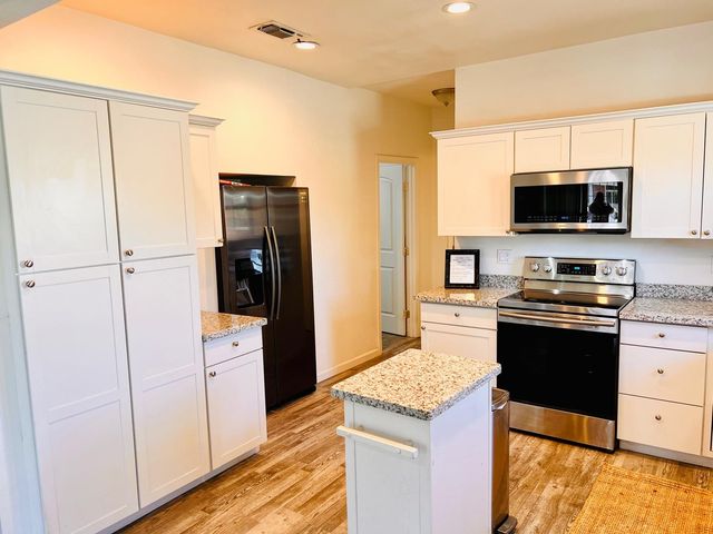 3427 N Hunter St, Stockton, CA 95204