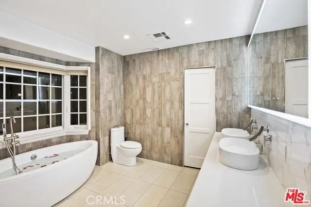 11905 Hartsook, Valley Village, CA 91607