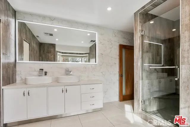 11905 Hartsook, Valley Village, CA 91607