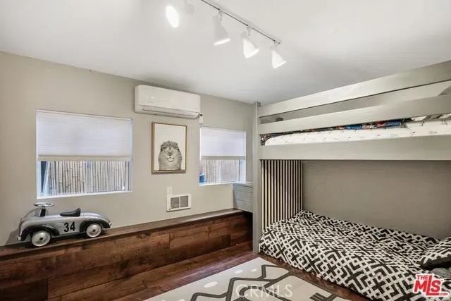 11905 Hartsook, Valley Village, CA 91607