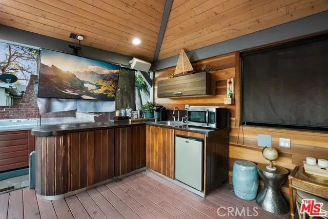 11905 Hartsook, Valley Village, CA 91607