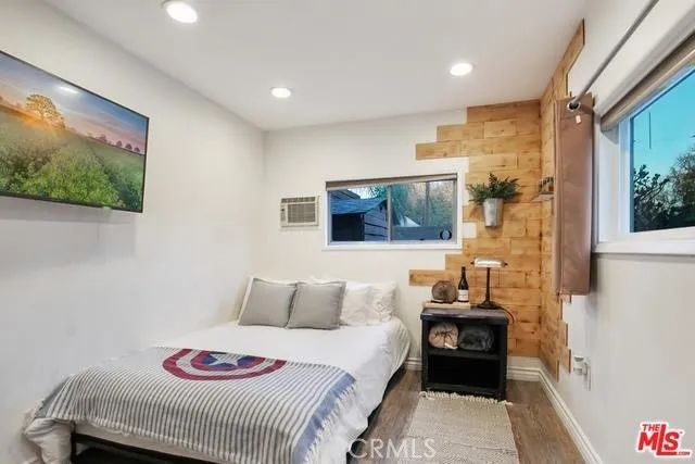 11905 Hartsook, Valley Village, CA 91607