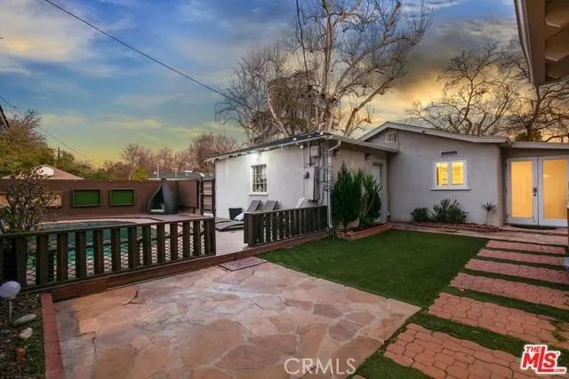 11905 Hartsook, Valley Village, CA 91607