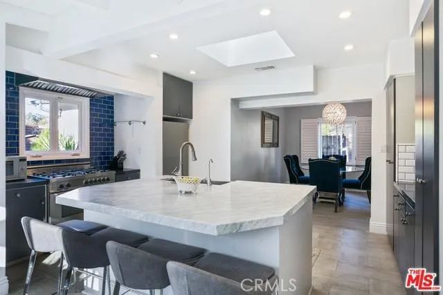 11905 Hartsook, Valley Village, CA 91607