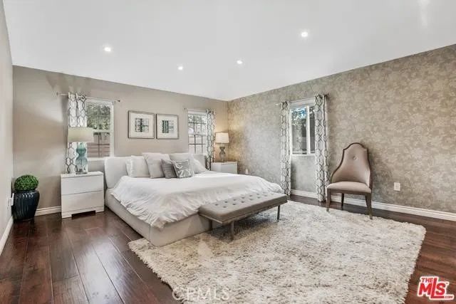 11905 Hartsook, Valley Village, CA 91607