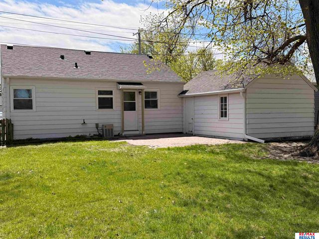 1032 E 12 Street, Fremont, NE 68025