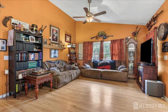 607 Bluebell Dr Drive, Jackson, NJ 08527