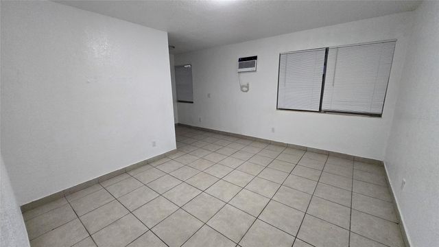 16951 NE 18th Ave 1, North Miami Beach, FL 33162