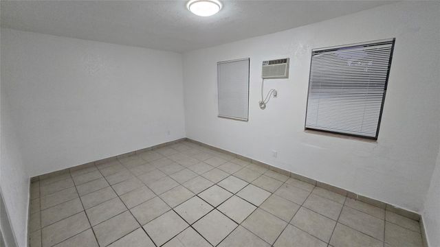 16951 NE 18th Ave 1, North Miami Beach, FL 33162