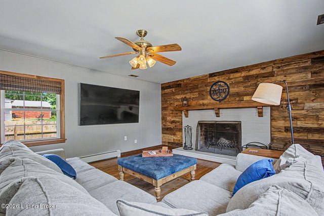 4001 Kirby Ln, Louisville, KY 40299