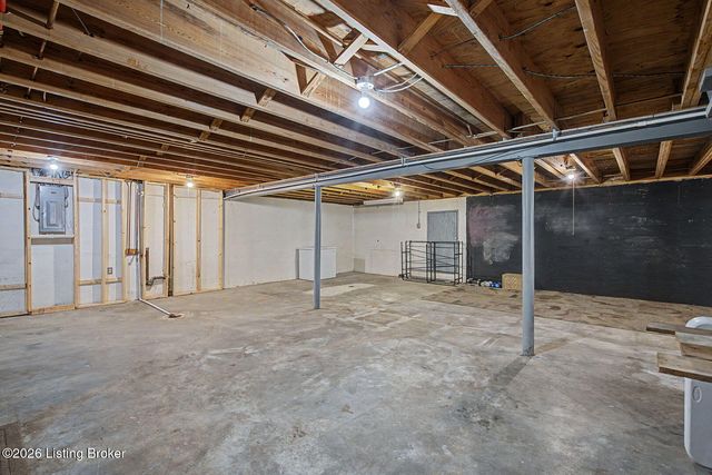 4001 Kirby Ln, Louisville, KY 40299