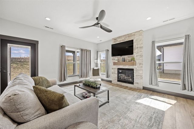 3060 Sunflower St, Ely, IA 52227