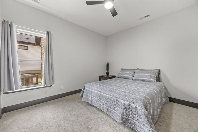 3060 Sunflower St, Ely, IA 52227