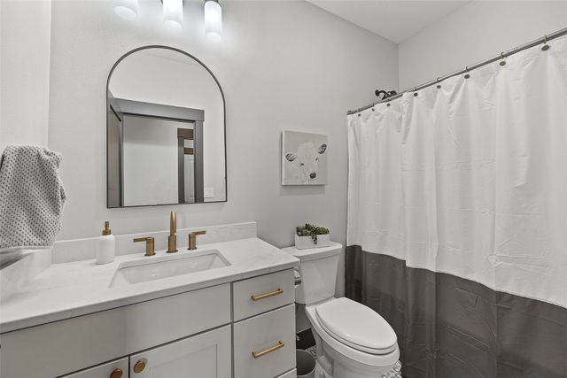 3060 Sunflower St, Ely, IA 52227