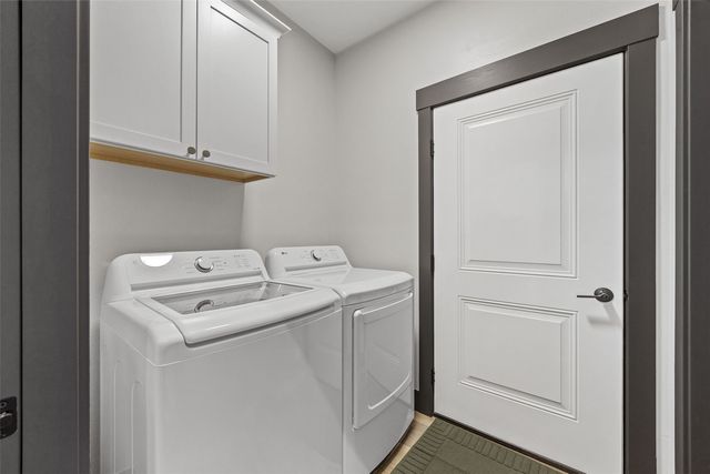 3060 Sunflower St, Ely, IA 52227