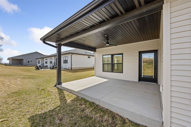 3060 Sunflower St, Ely, IA 52227