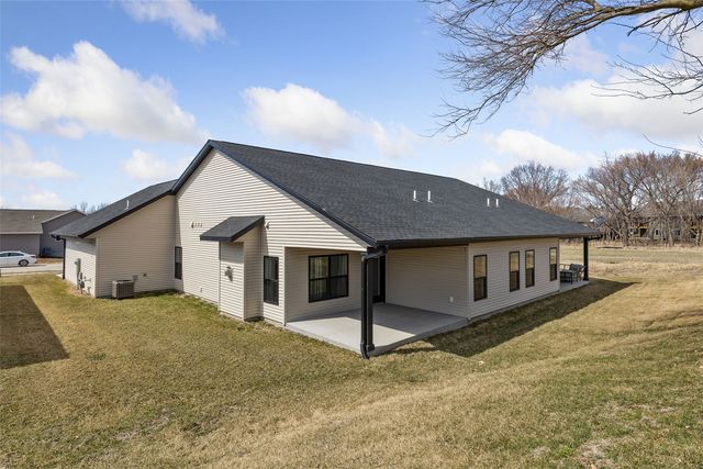 3060 Sunflower St, Ely, IA 52227