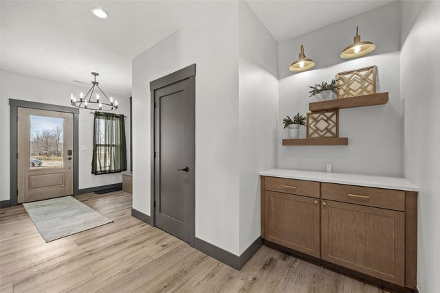 3060 Sunflower St, Ely, IA 52227