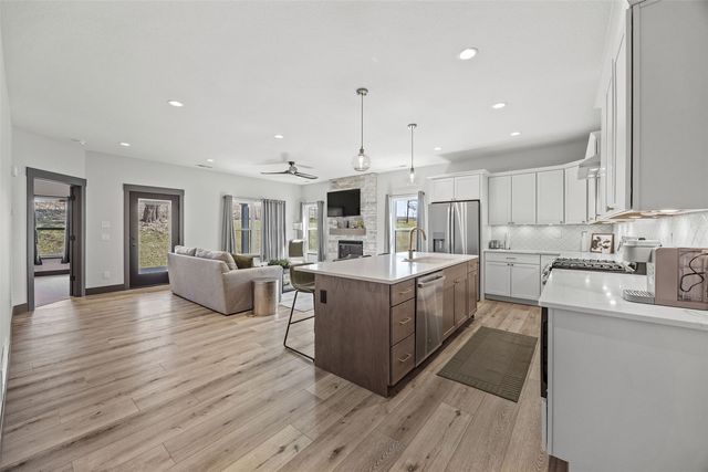 3060 Sunflower St, Ely, IA 52227