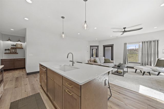 3060 Sunflower St, Ely, IA 52227