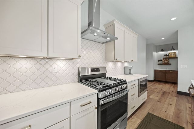 3060 Sunflower St, Ely, IA 52227