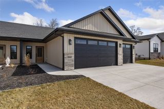 3060 Sunflower St, Ely, IA 52227