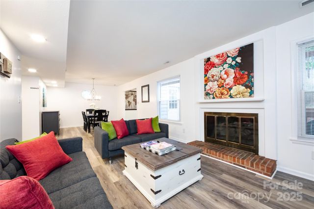 8307 Cricket Lake Drive, Charlotte, NC 28277