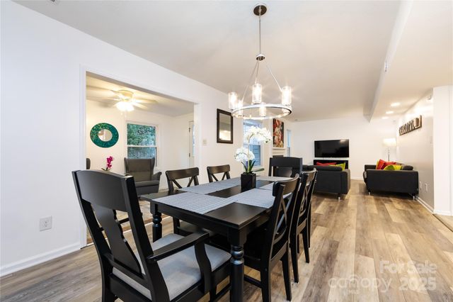 8307 Cricket Lake Drive, Charlotte, NC 28277