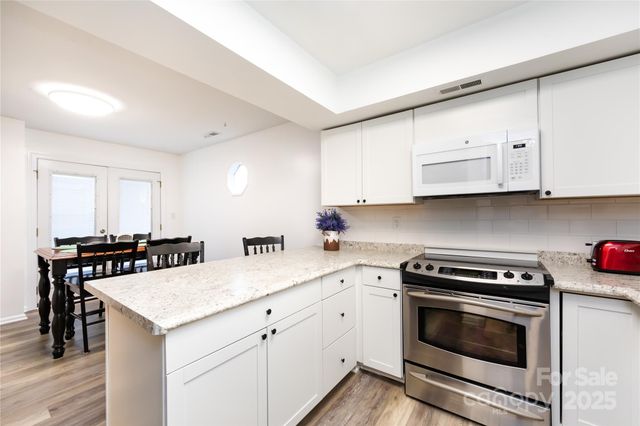 8307 Cricket Lake Drive, Charlotte, NC 28277