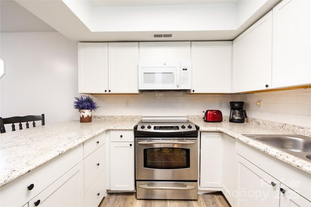 8307 Cricket Lake Drive, Charlotte, NC 28277