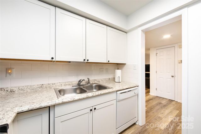 8307 Cricket Lake Drive, Charlotte, NC 28277