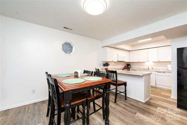 8307 Cricket Lake Drive, Charlotte, NC 28277