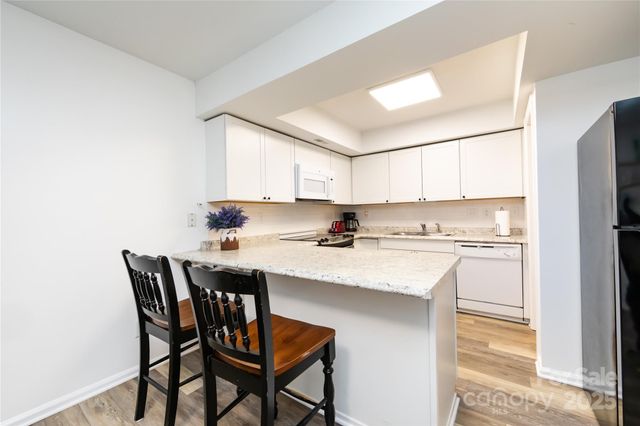 8307 Cricket Lake Drive, Charlotte, NC 28277