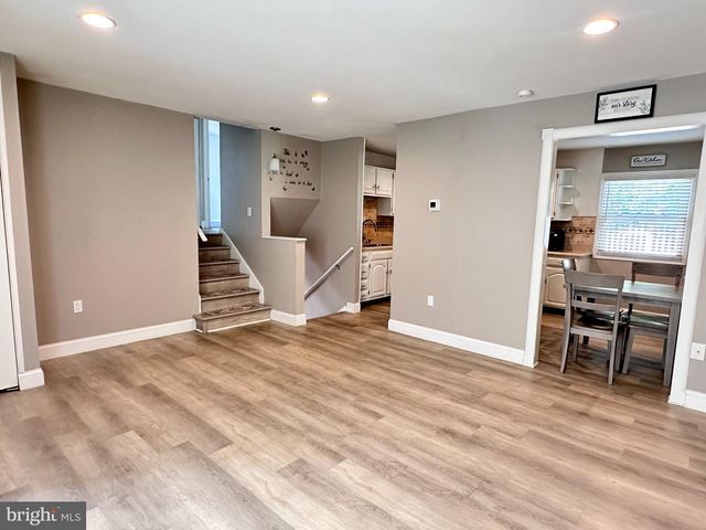 1004 LAKEWOOD DR, Harrisburg, PA 17109