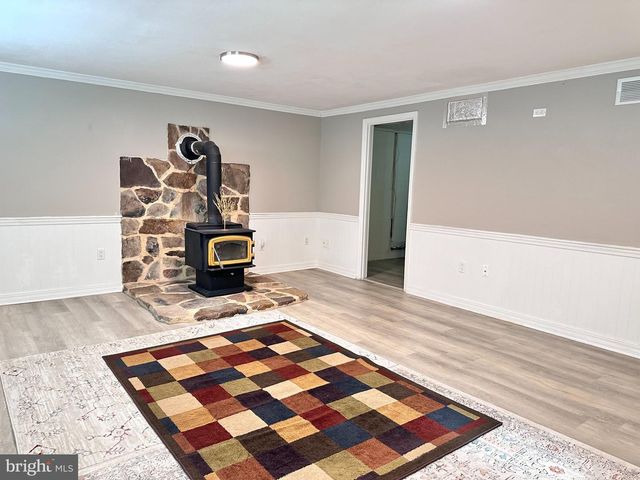 1004 LAKEWOOD DR, Harrisburg, PA 17109