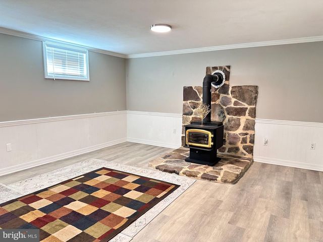 1004 LAKEWOOD DR, Harrisburg, PA 17109