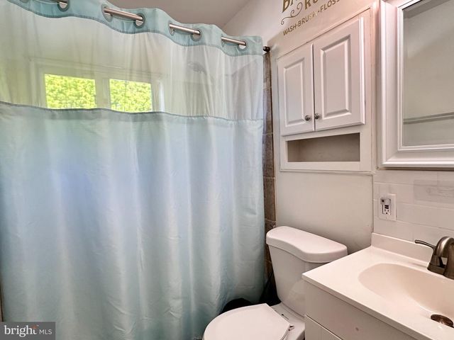 1004 LAKEWOOD DR, Harrisburg, PA 17109