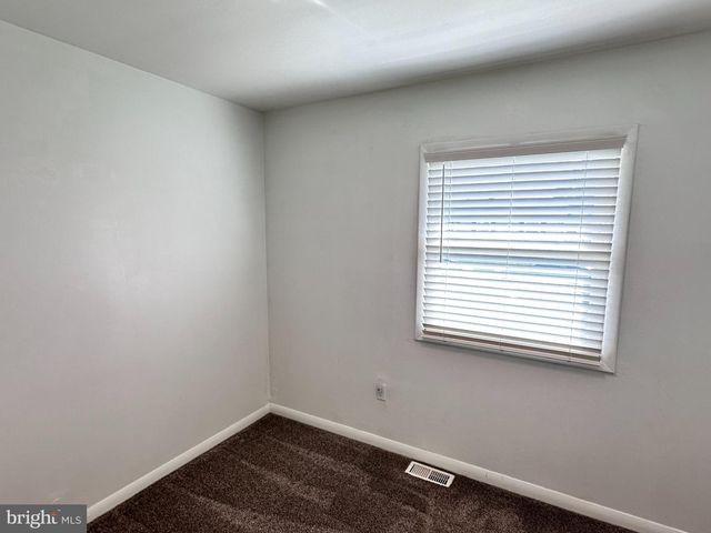 1004 LAKEWOOD DR, Harrisburg, PA 17109