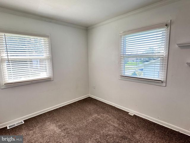 1004 LAKEWOOD DR, Harrisburg, PA 17109