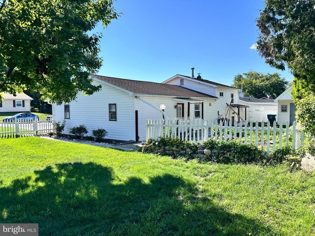 1004 LAKEWOOD DR, Harrisburg, PA 17109