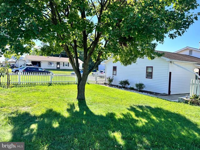 1004 LAKEWOOD DR, Harrisburg, PA 17109