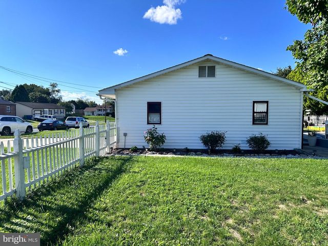 1004 LAKEWOOD DR, Harrisburg, PA 17109