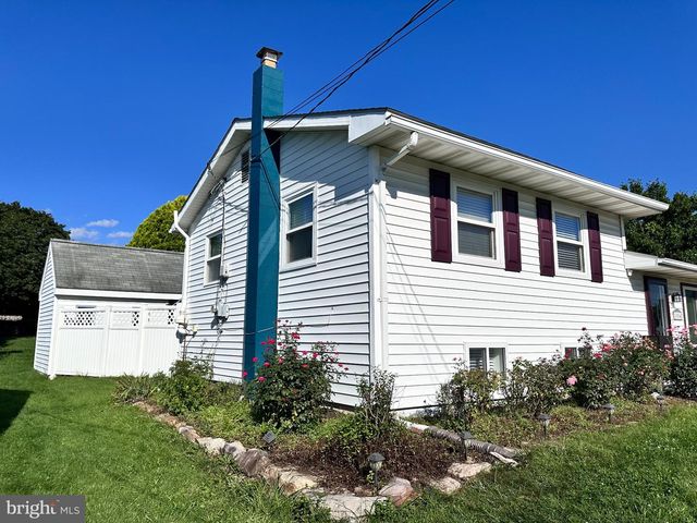 1004 LAKEWOOD DR, Harrisburg, PA 17109